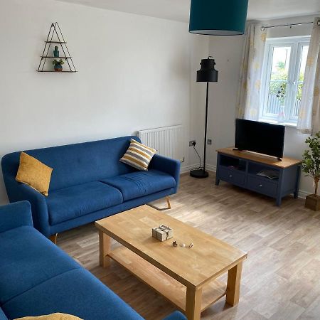 Stylish 3 Bed Home With Allocated Parking For 2 Лискерд Экстерьер фото